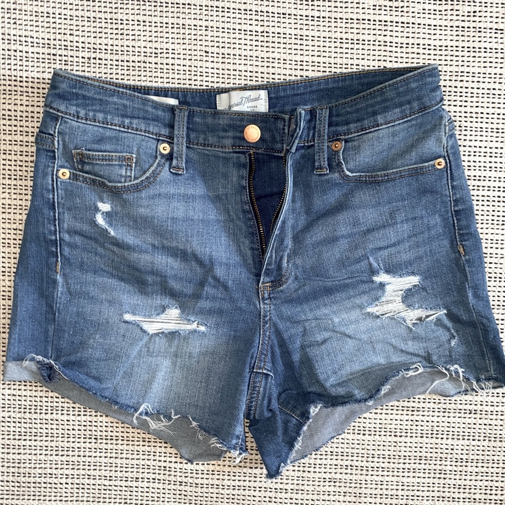 •Universal Thread Distressed Jean Shorts•High Rise MIDI• - Picture 3 of 5